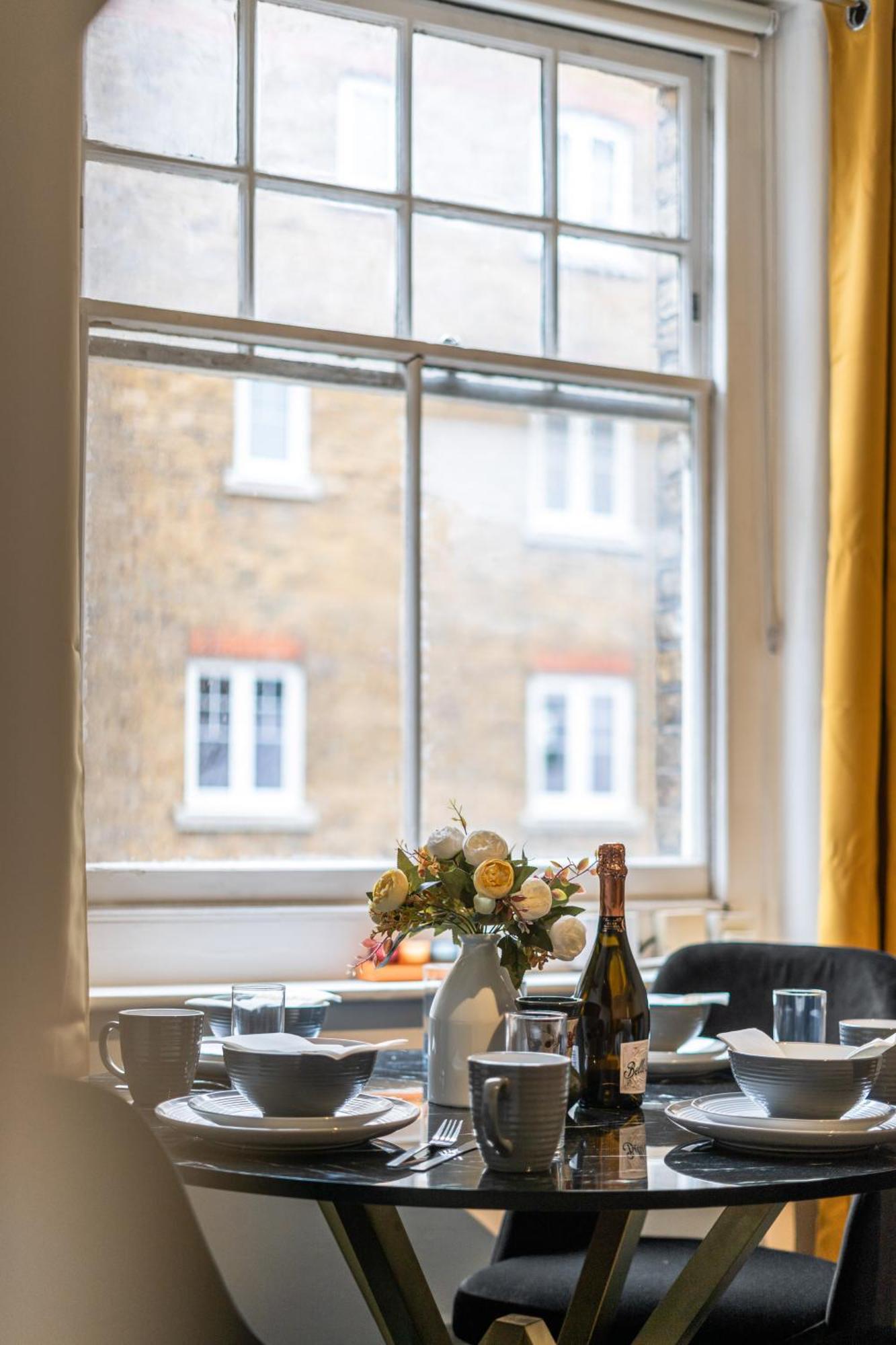 Chic Urban Retreat 1 Bedroom Gem In Covent Garden Лондон Екстериор снимка