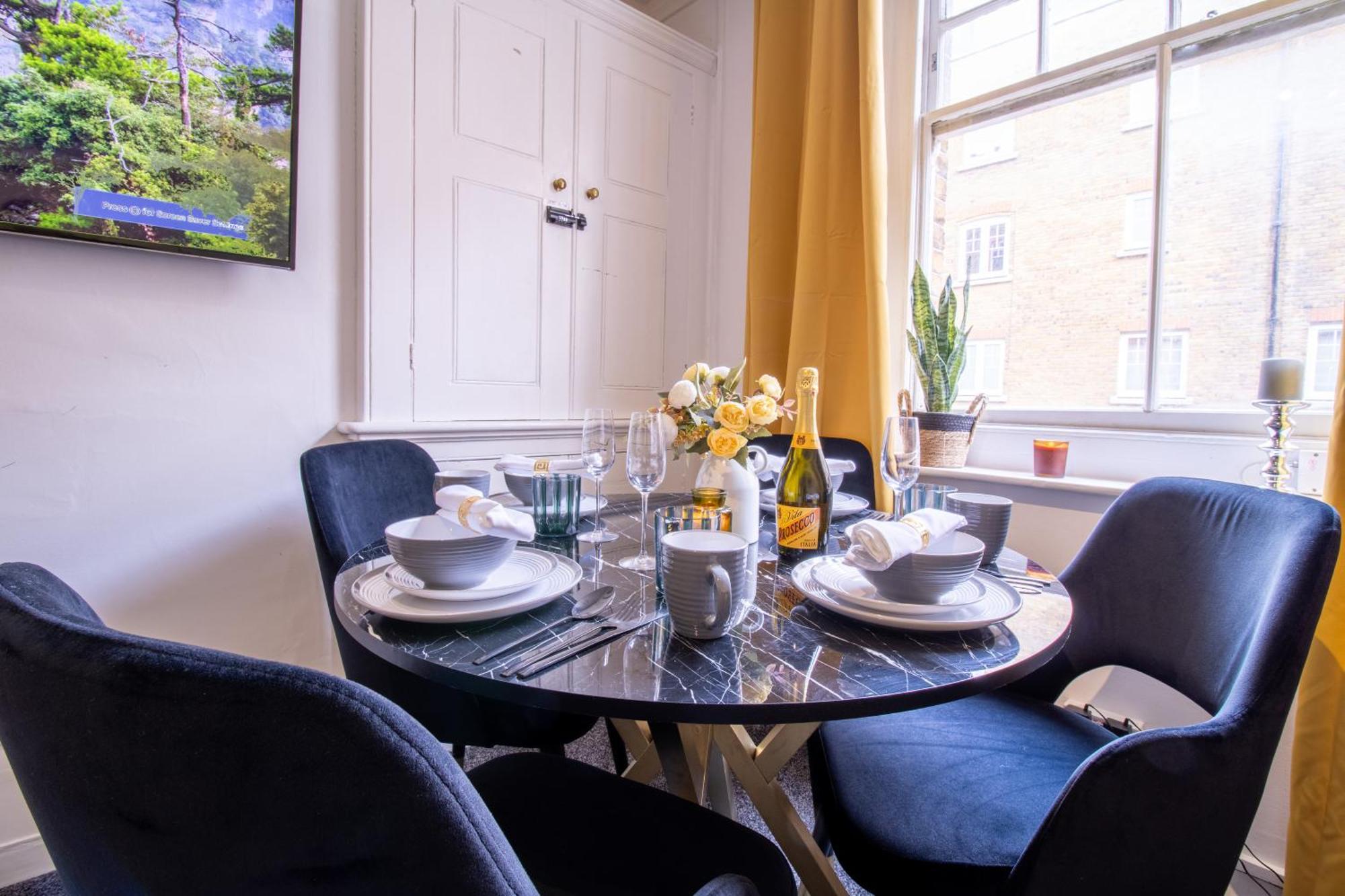 Chic Urban Retreat 1 Bedroom Gem In Covent Garden Лондон Екстериор снимка